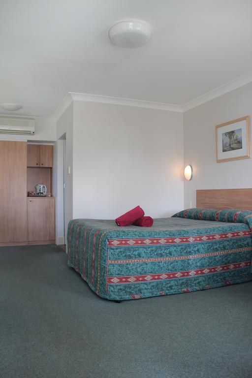 Colonial Court Motor Inn Kempsey Room photo